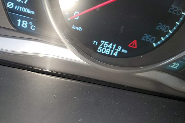 Used Volvo V60 2014 T5 Zhiya Edition Odometer Close Up