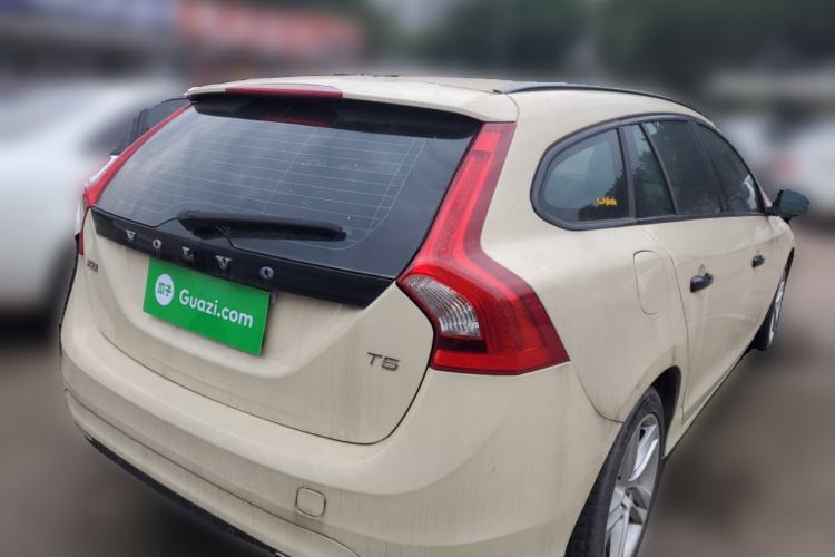 Used Volvo V60 2014 T5 Zhiya Edition Rear Right 45 Deg