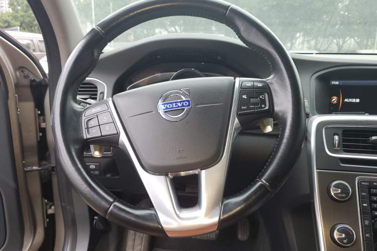 Used Volvo V60 2014 T5 Zhiya Edition Steering Wheel