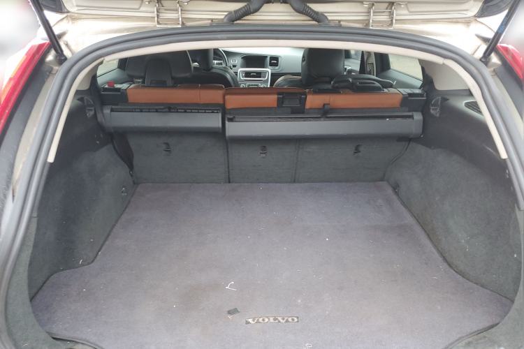 Used Volvo V60 2014 T5 Zhiya Edition Trunk
