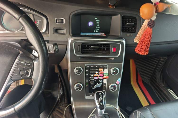 Used Volvo V60 2015 T5 Zhiyi Edition Audio And AC Panel