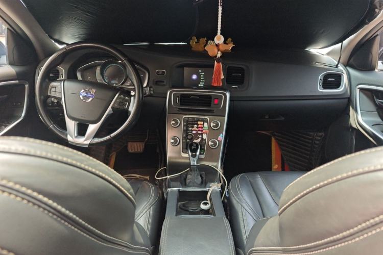 Used Volvo V60 2015 T5 Zhiyi Edition Center Console