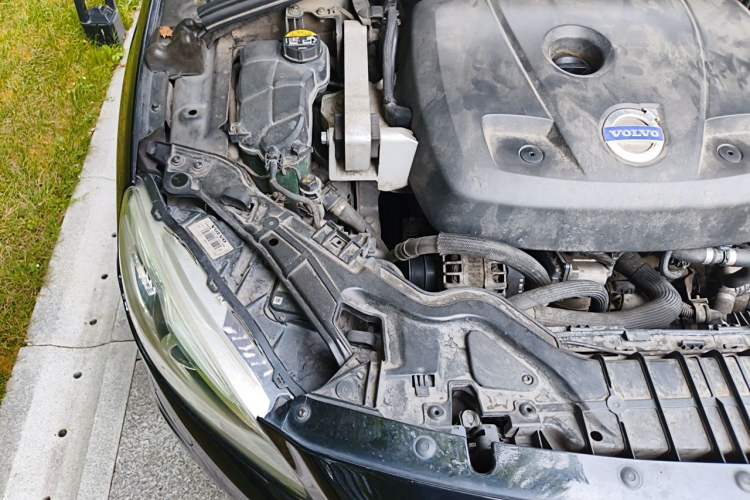 Used Volvo V60 2015 T5 Zhiyi Personalized Sport Edition Engine Bay Right