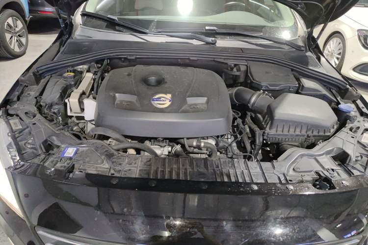 Used Volvo V60 2015 T5 Zhiyi Edition Engine Bay