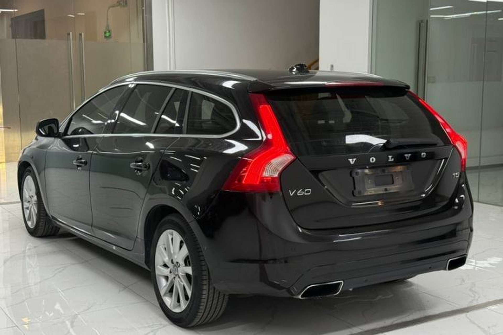 Used Volvo V60 2015 T5 Zhiyi Edition Exterior 2