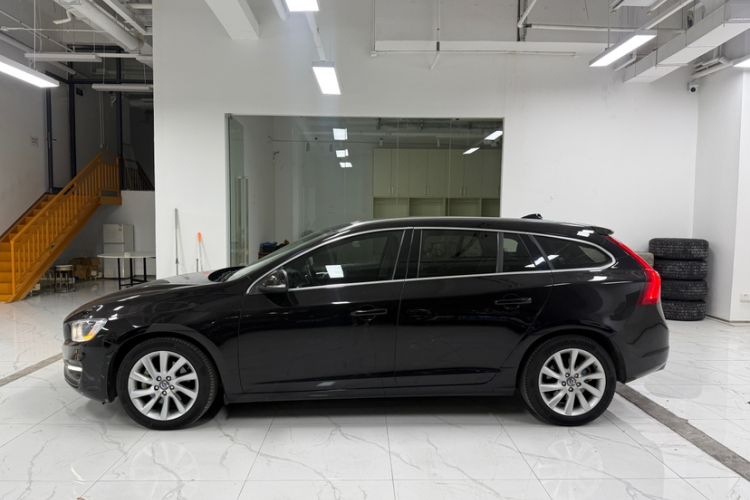 Used Volvo V60 2015 T5 Zhiyi Edition Exterior 4