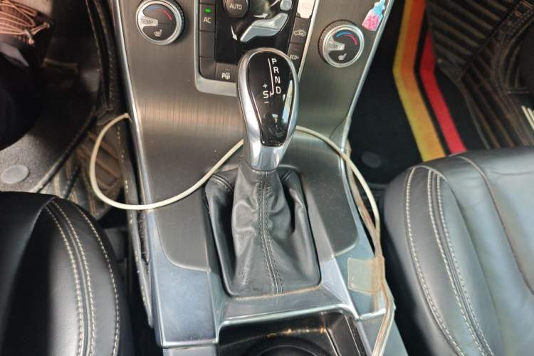 Used Volvo V60 2015 T5 Zhiyi Edition Gear Lever