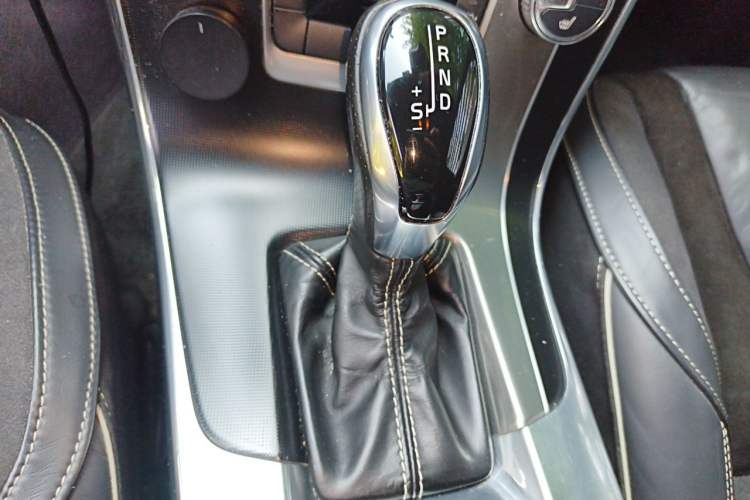 Used Volvo V60 2015 T5 Zhiyi Personalized Sport Edition Gear Lever