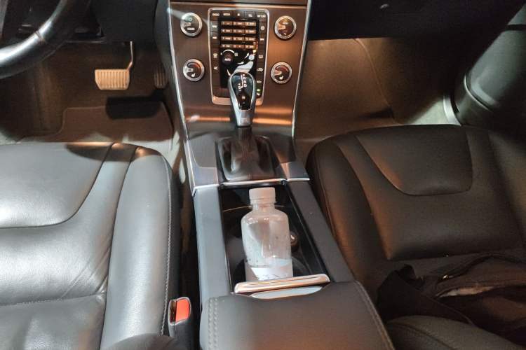 Used Volvo V60 2015 T5 Zhiyi Edition Gear Lever