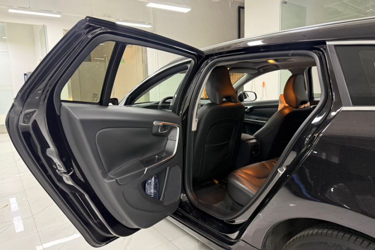 Used Volvo V60 2015 T5 Zhiyi Edition Interior 2