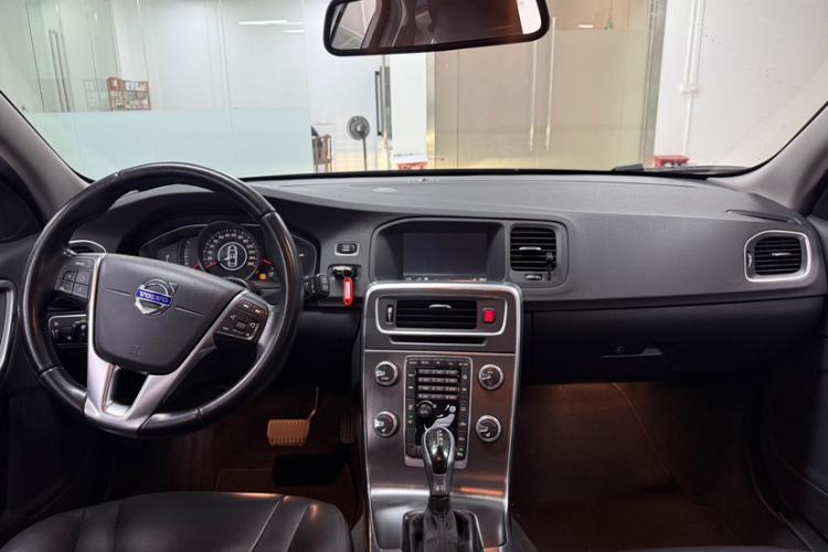 Used Volvo V60 2015 T5 Zhiyi Edition Interior 3