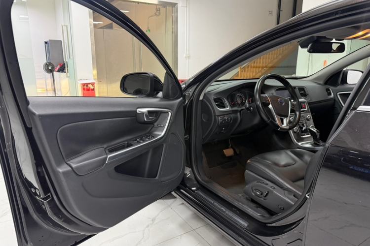 Used Volvo V60 2015 T5 Zhiyi Edition Interior 6