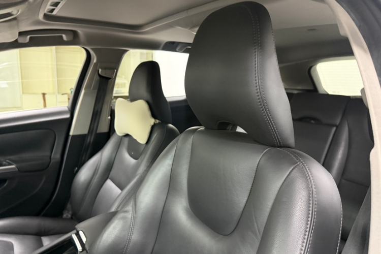 Used Volvo V60 2015 T5 Zhiyi Edition Interior 8