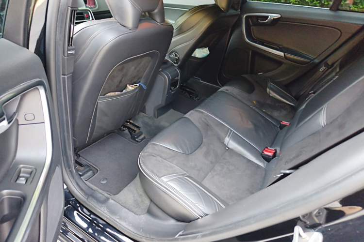Used Volvo V60 2015 T5 Zhiyi Personalized Sport Edition Left Rear Seat