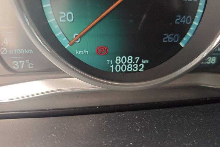 Used Volvo V60 2015 T5 Zhiyi Edition Odometer Close Up