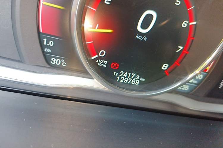 Used Volvo V60 2015 T5 Zhiyi Personalized Sport Edition Odometer Close Up