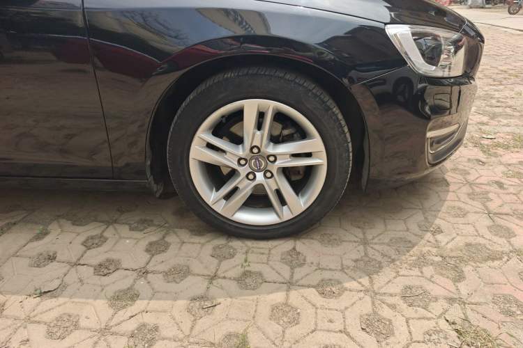 Used Volvo V60 2015 T5 Zhiyi Edition Right Front Wheel Hub