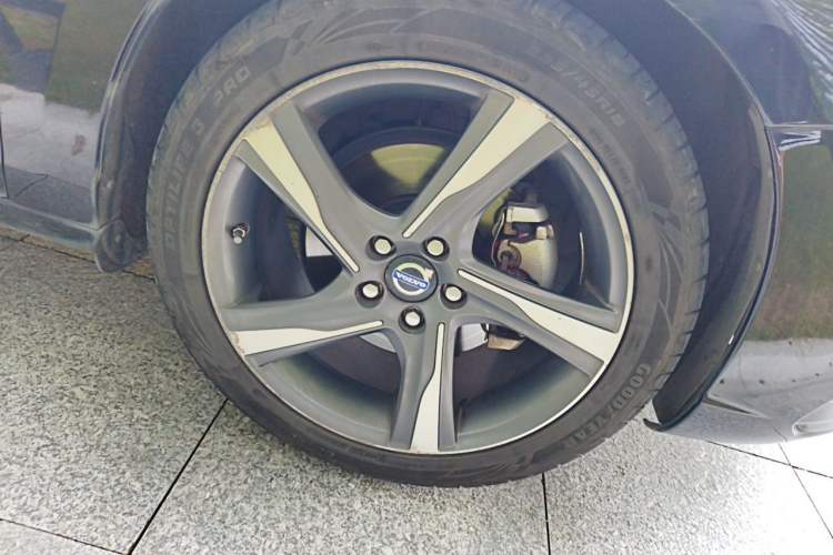 Used Volvo V60 2015 T5 Zhiyi Personalized Sport Edition Right Front Wheel Hub