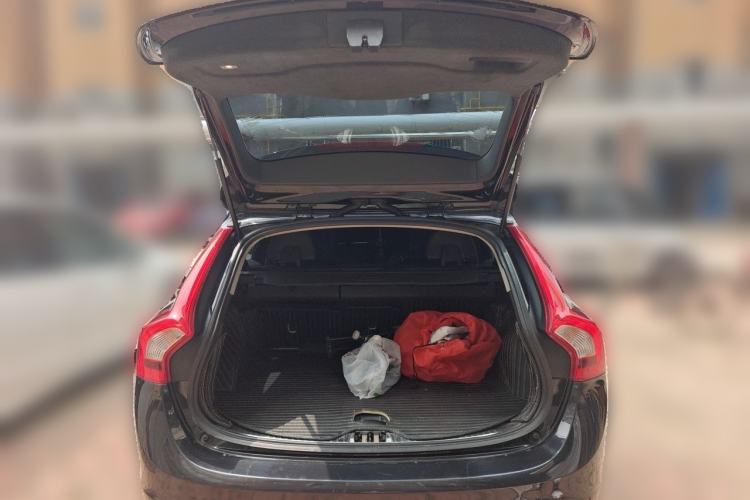 Used Volvo V60 2015 T5 Zhiyi Edition Trunk