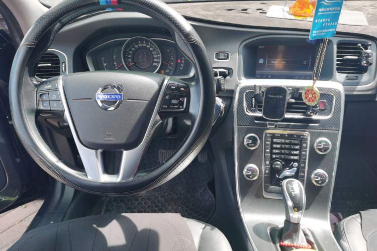 Used Volvo V60 2015 T5 Zhiyi Edition Audio And AC Panel