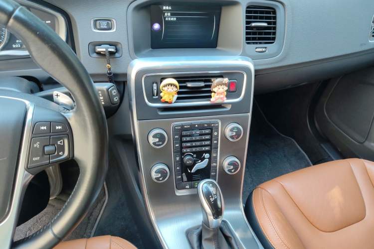 Used Volvo V60 2015 T5 Zhiya Edition Audio And AC Panel