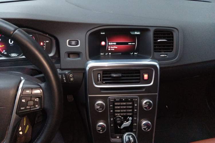 Used Volvo V60 2015 T5 Zhiya Edition Audio And AC Panel