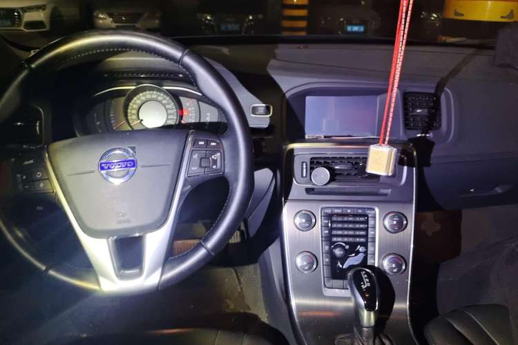 Used Volvo V60 2015 T5 Zhiyi Edition Center Console