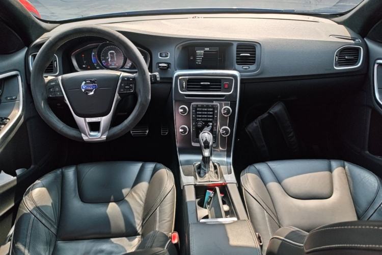 Used Volvo V60 2015 T5 Zhiyi Personalized Sport Edition Center Console