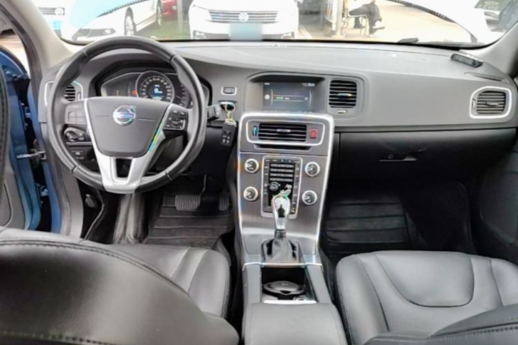 Used Volvo V60 2015 T5 Zhiyi Edition Center Console