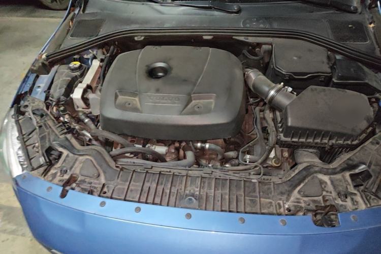 Used Volvo V60 2015 T5 Zhiya Edition Engine Bay