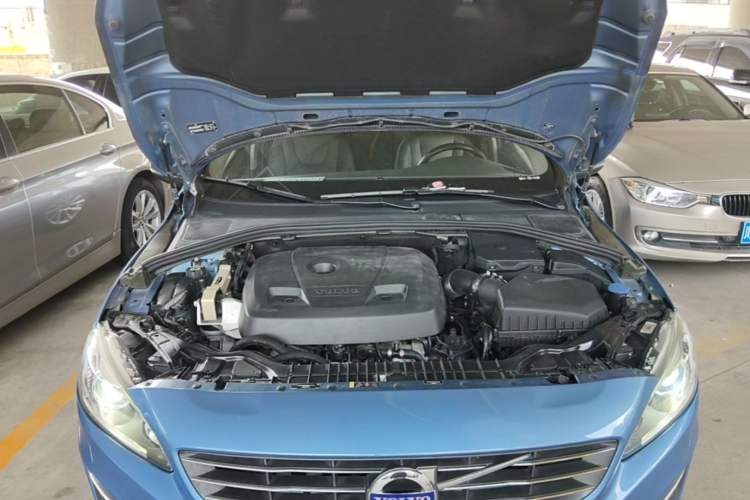 Used Volvo V60 2015 T5 Zhiyi Edition Engine Bay