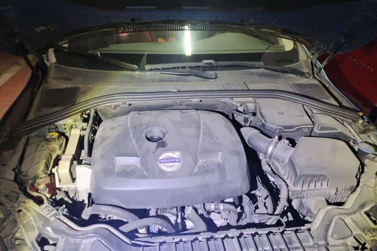 Used Volvo V60 2015 T5 Zhiyi Edition Engine Bay