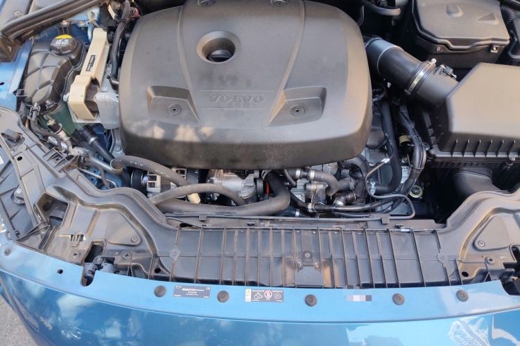 Used Volvo V60 2015 T5 Zhiya Edition Engine Bay