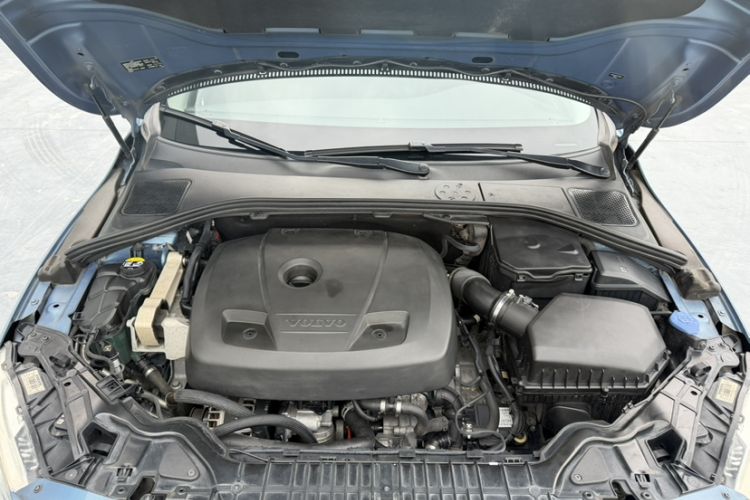 Used Volvo V60 2015 T5 Zhiyi Edition Engine Bay