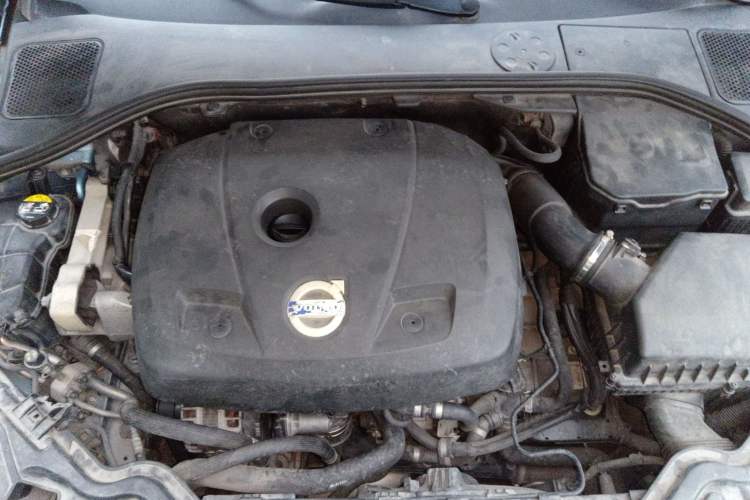 Used Volvo V60 2015 T5 Zhiya Edition Engine Bay