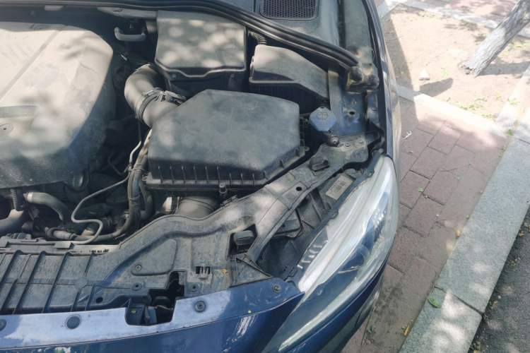 Used Volvo V60 2015 T5 Zhiyi Edition Engine Bay Left