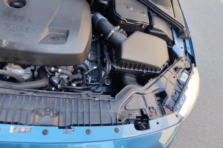 Used Volvo V60 2015 T5 Zhiya Edition Engine Bay Left