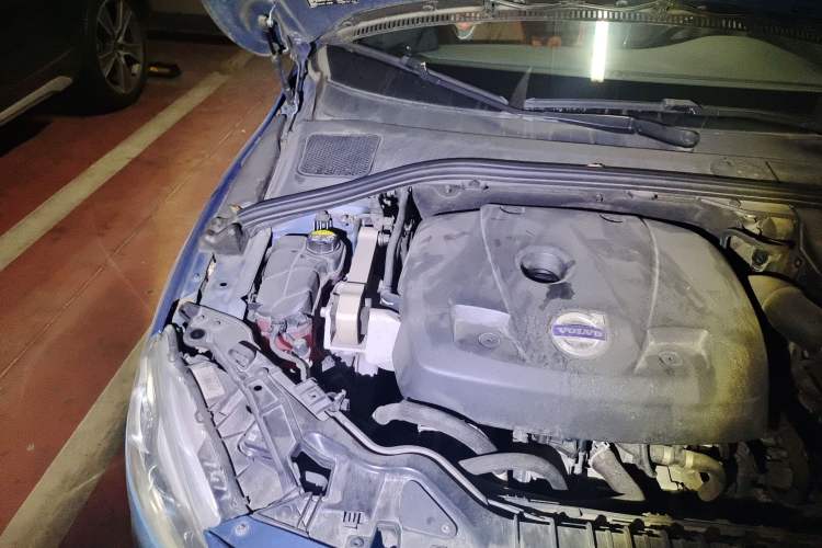 Used Volvo V60 2015 T5 Zhiyi Edition Engine Bay Right