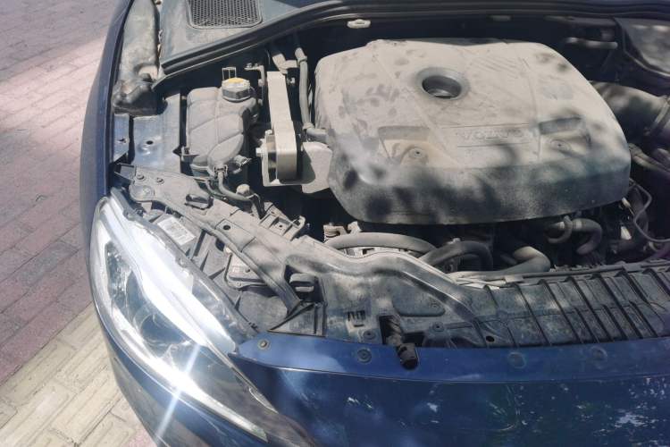 Used Volvo V60 2015 T5 Zhiyi Edition Engine Bay Right