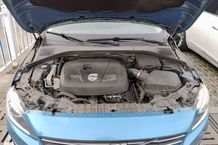 Used Volvo V60 2015 T5 Zhiyi Edition Engine Bay