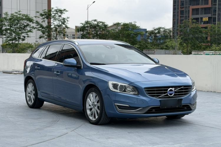 Used Volvo V60 2015 T5 Zhiyi Edition Exterior 4