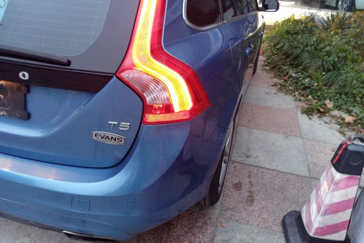 Used Volvo V60 2015 T5 Zhiya Edition Exterior 6