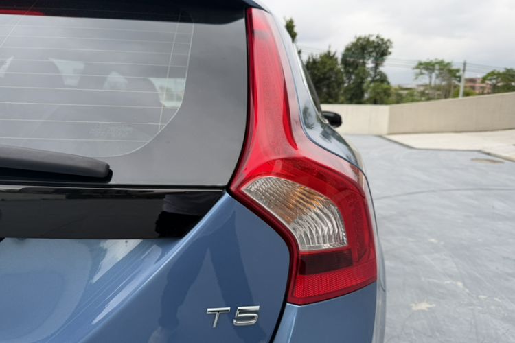 Used Volvo V60 2015 T5 Zhiyi Edition Exterior 8