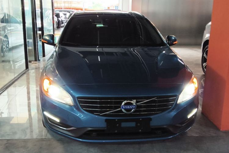 Used Volvo V60 2015 T5 Zhiyi Edition Front