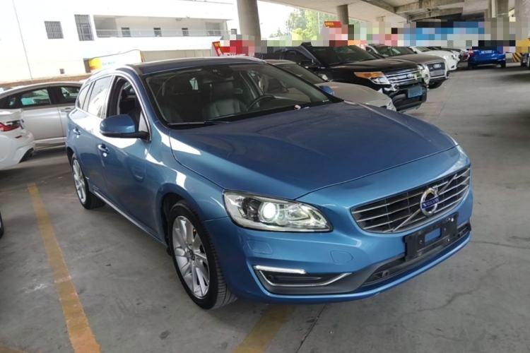 Used Volvo V60 2015 T5 Zhiyi Edition Front Right 45 Deg