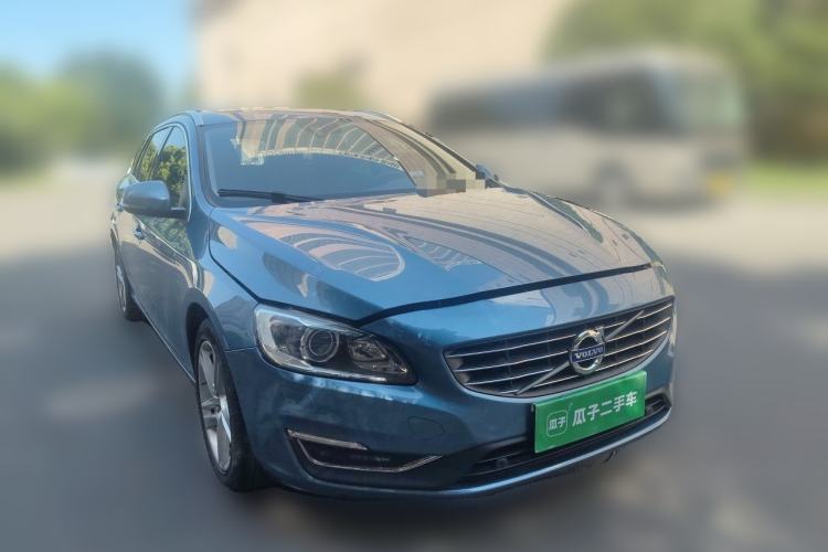 Used Volvo V60 2015 T5 Zhiya Edition Front Right 45 Deg