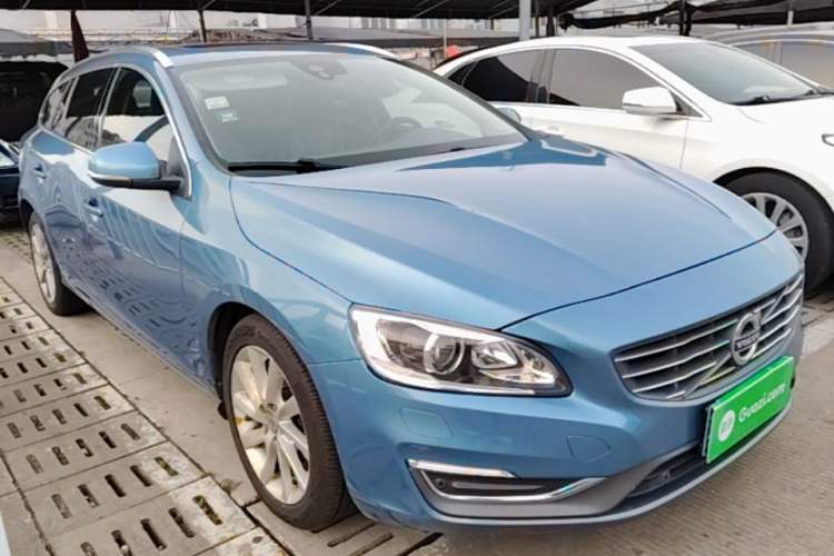 Used Volvo V60 2015 T5 Zhiyi Edition Front Right 45 Deg