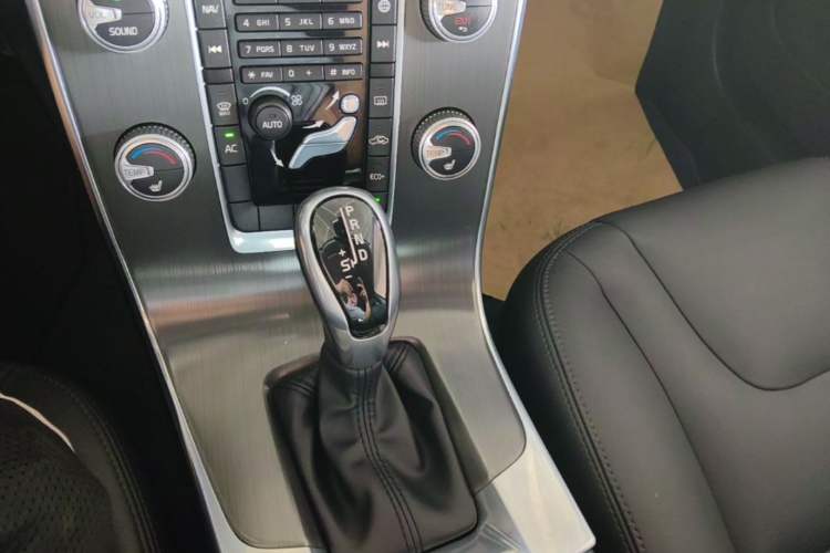 Used Volvo V60 2015 T5 Zhiyi Edition Gear Lever