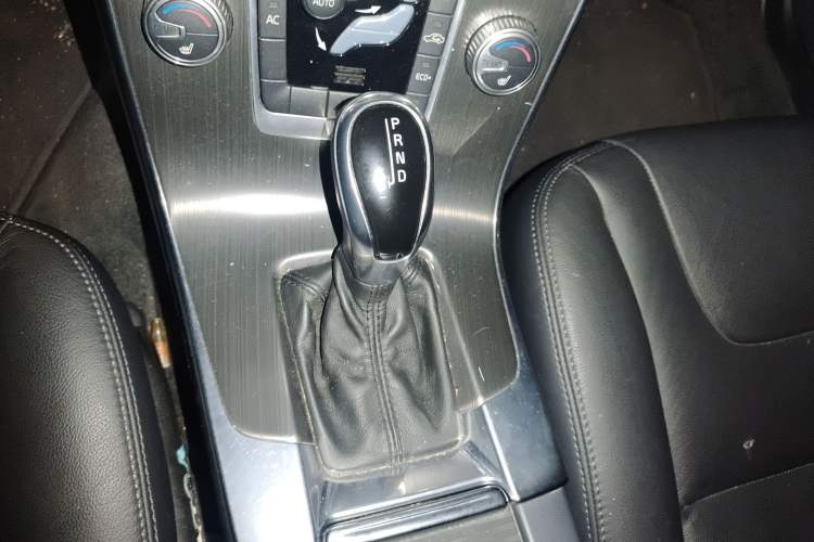 Used Volvo V60 2015 T5 Zhiyi Edition Gear Lever