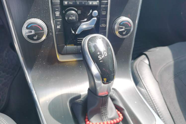 Used Volvo V60 2015 T5 Zhiyi Edition Gear Lever